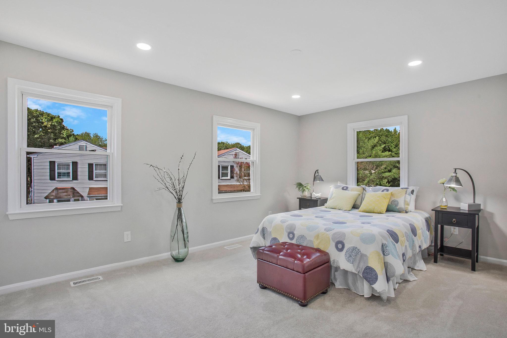 HUNTINGTON NEIGHBORHOOD - Residential