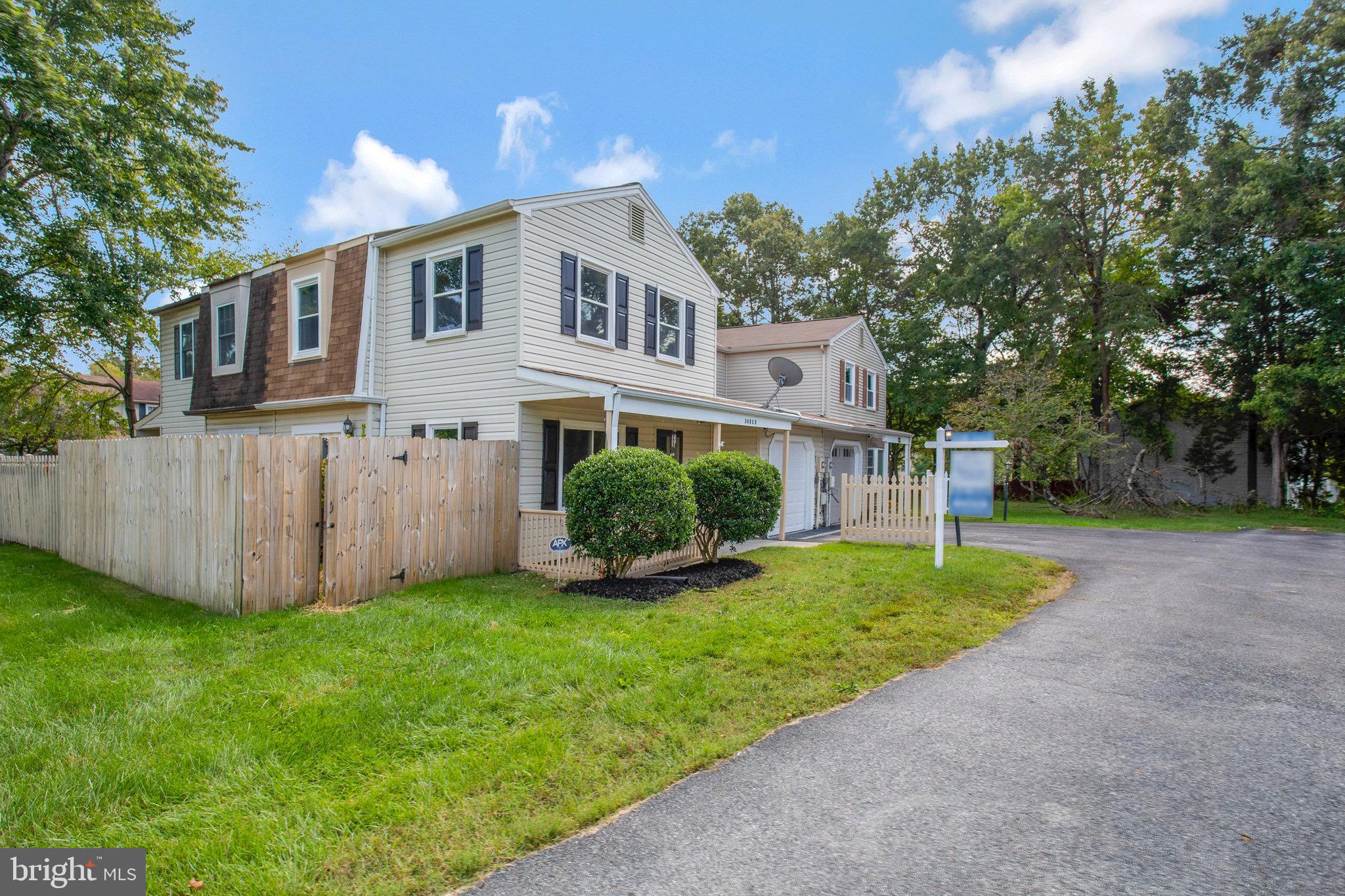 HUNTINGTON NEIGHBORHOOD - Residential