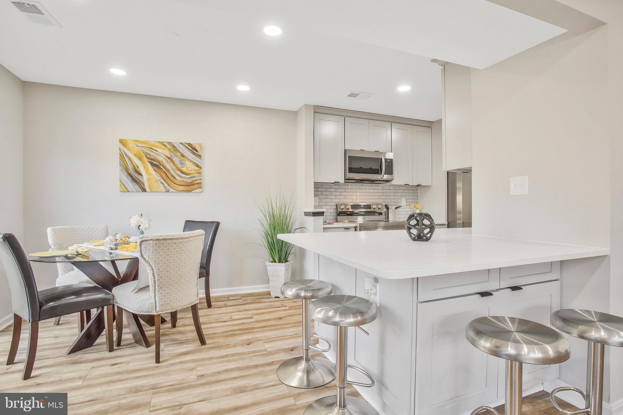 HUNTINGTON NEIGHBORHOOD - Residential