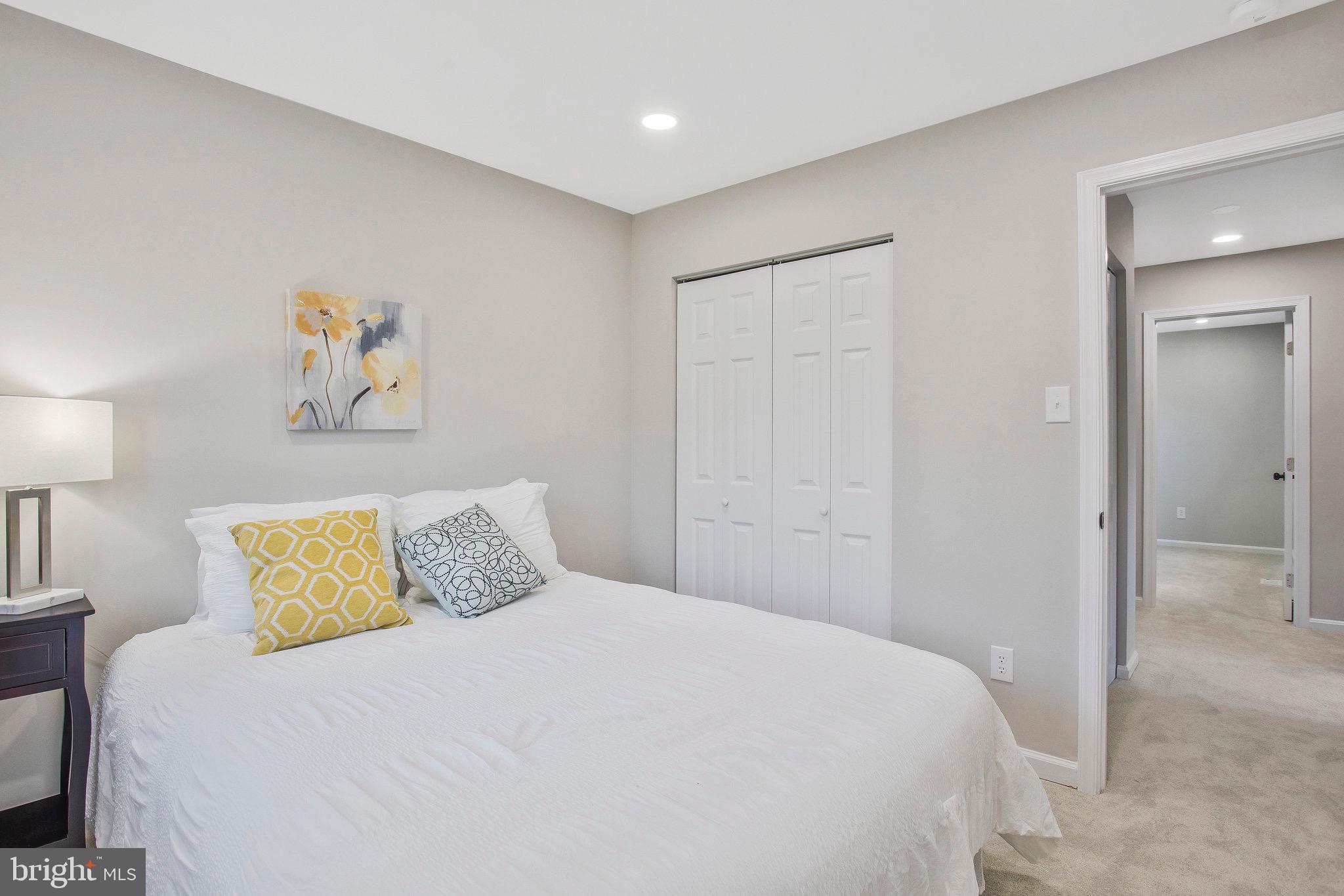 HUNTINGTON NEIGHBORHOOD - Residential