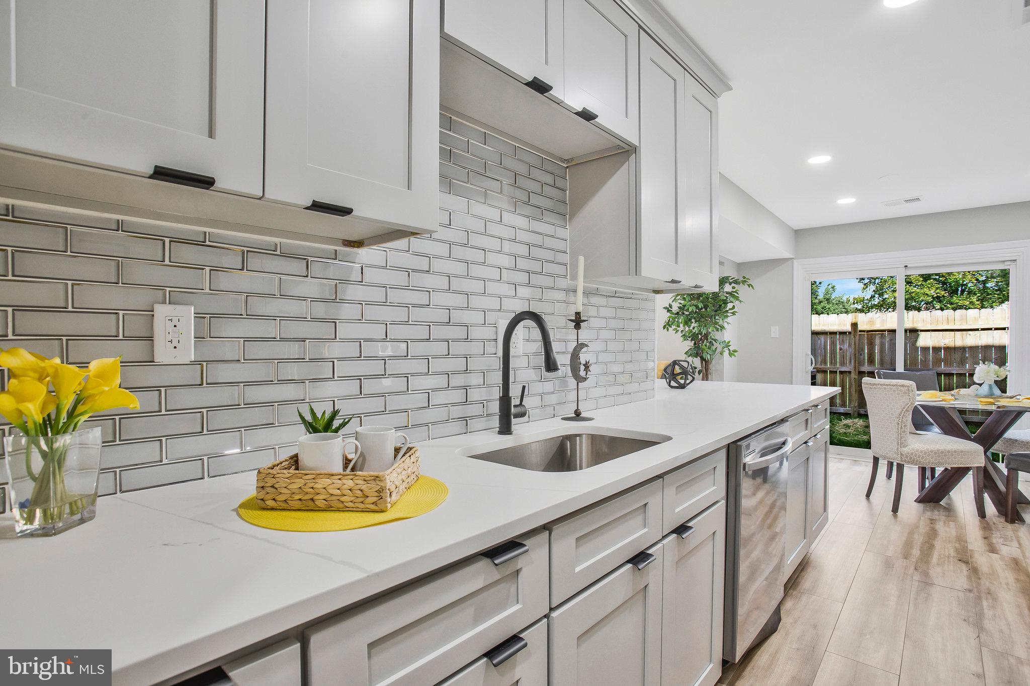 HUNTINGTON NEIGHBORHOOD - Residential