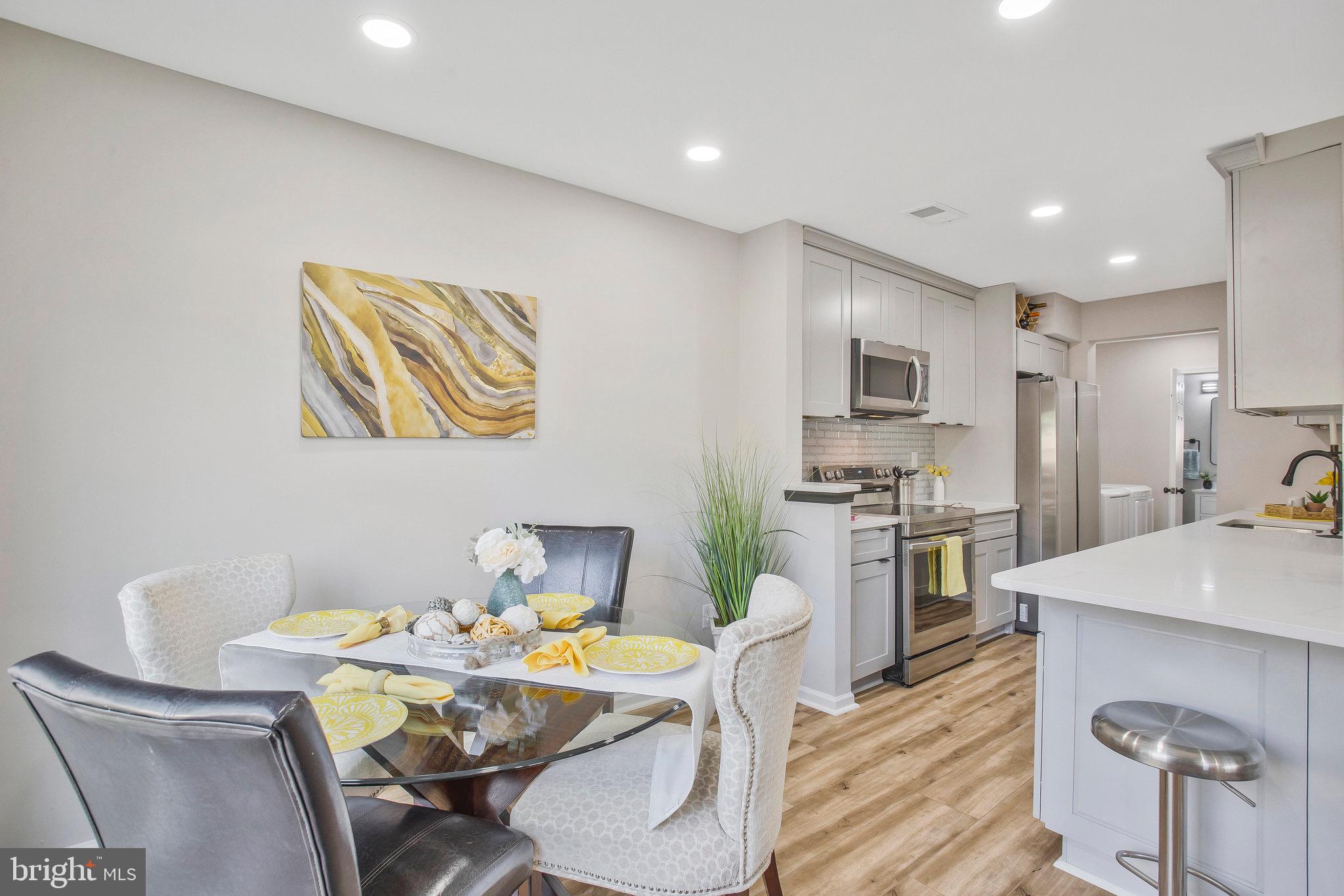 HUNTINGTON NEIGHBORHOOD - Residential