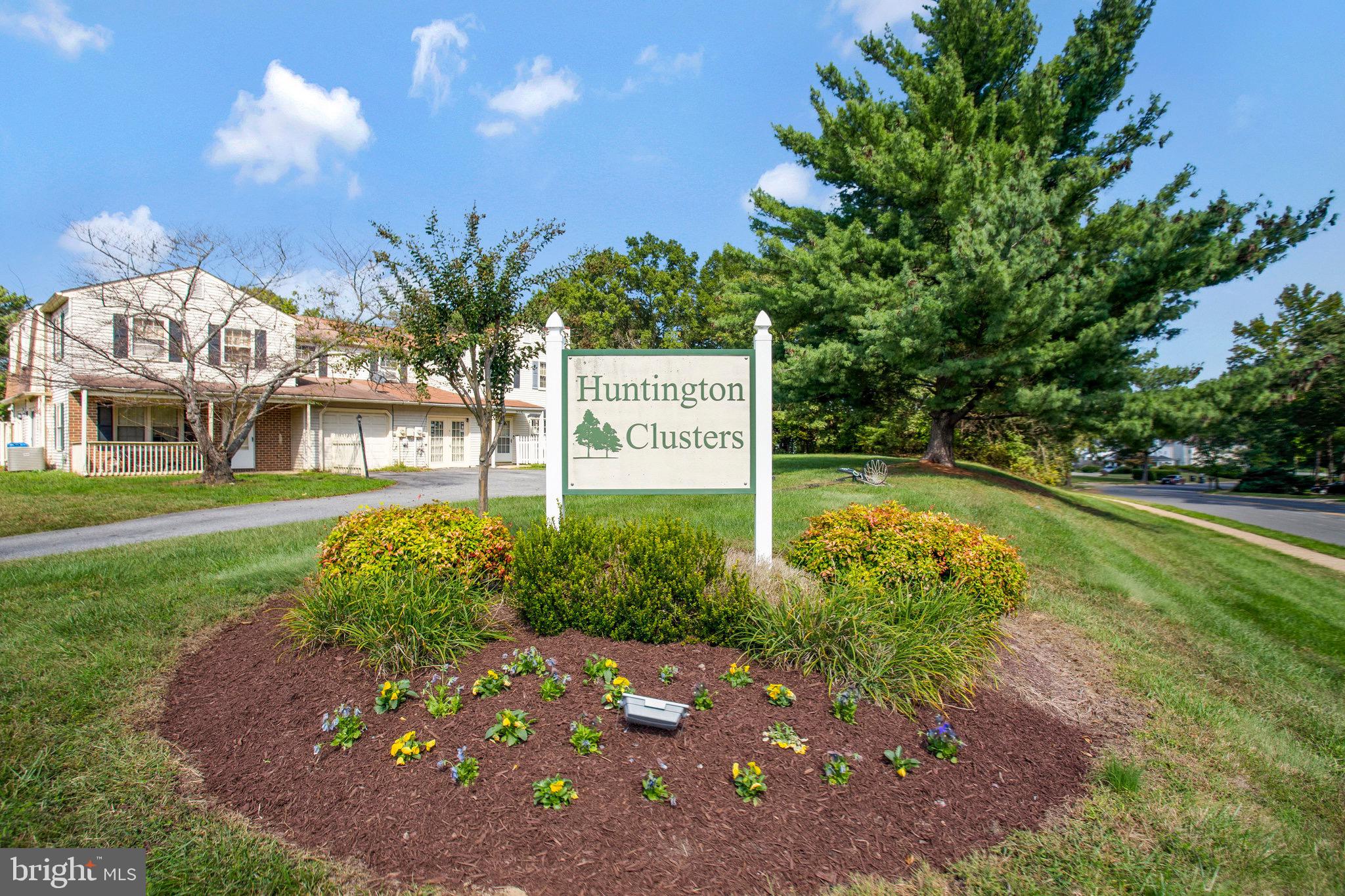 HUNTINGTON NEIGHBORHOOD - Residential