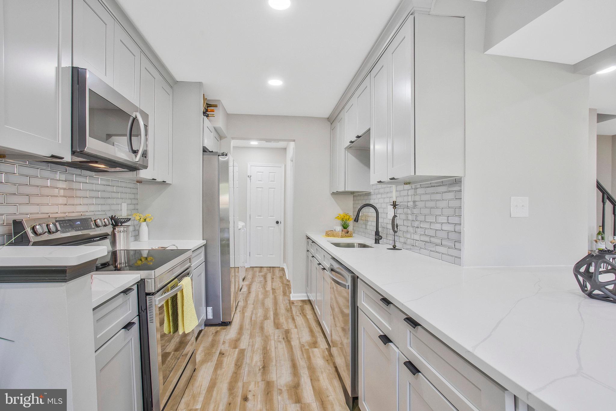 HUNTINGTON NEIGHBORHOOD - Residential