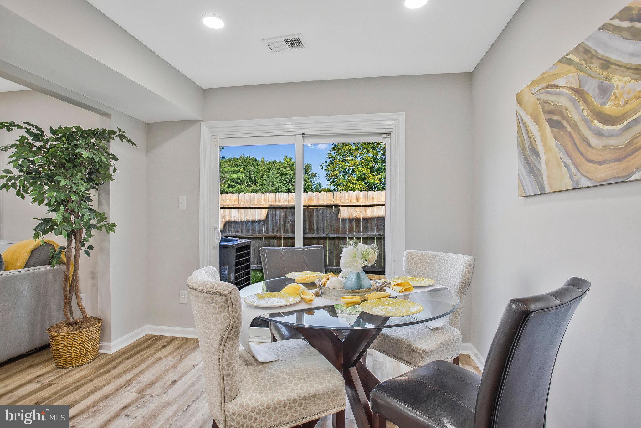 HUNTINGTON NEIGHBORHOOD - Residential