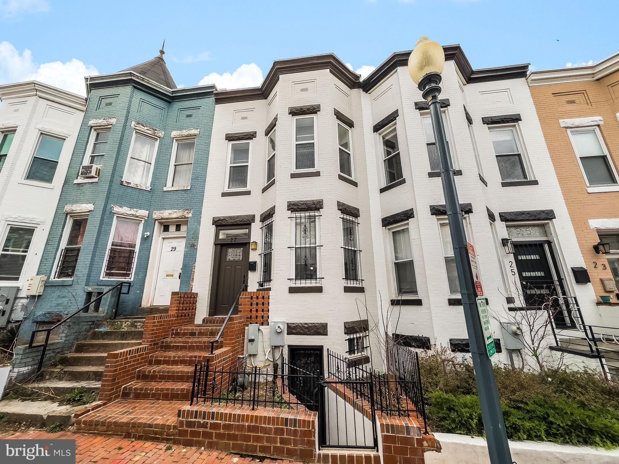 27 TODD PLACE NE
