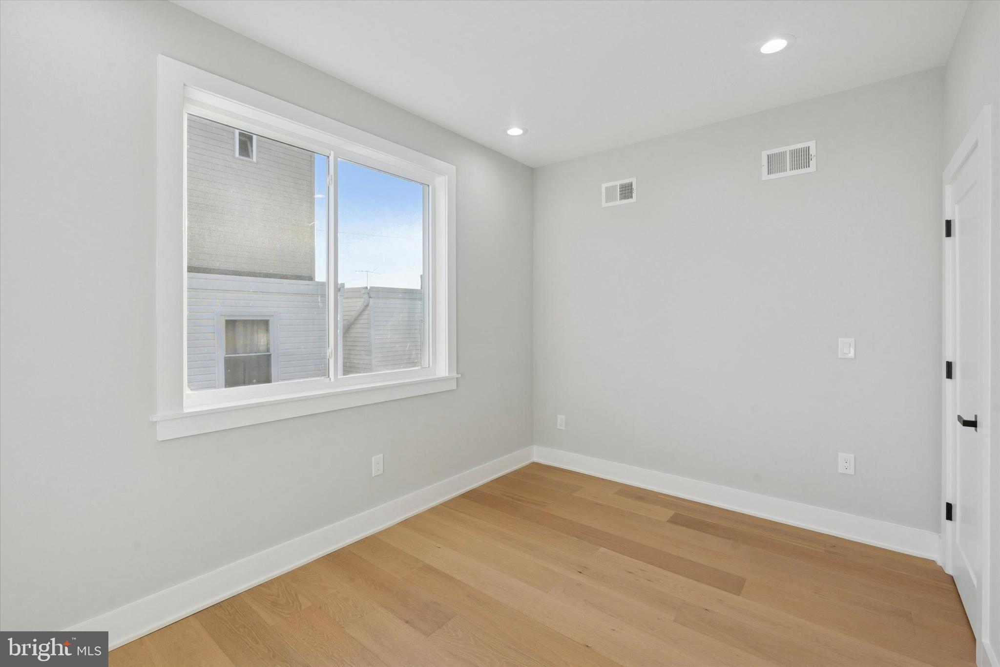 LOWER MOYAMENSING - Residential