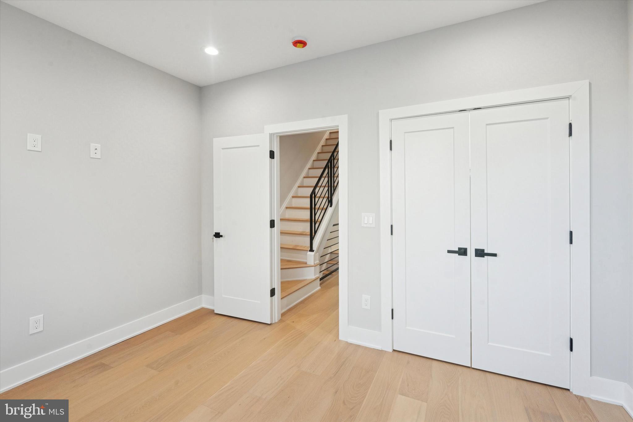 LOWER MOYAMENSING - Residential