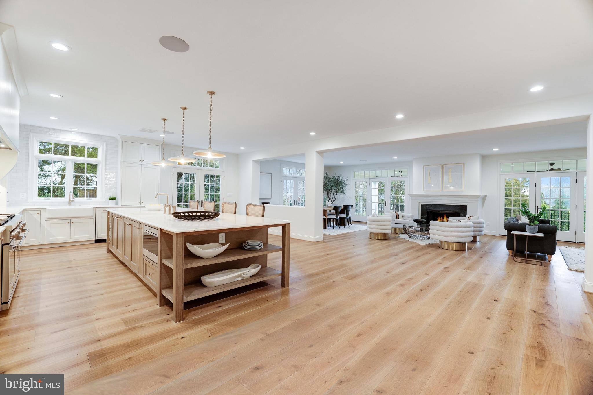 SALONA VILLAGE - Residential