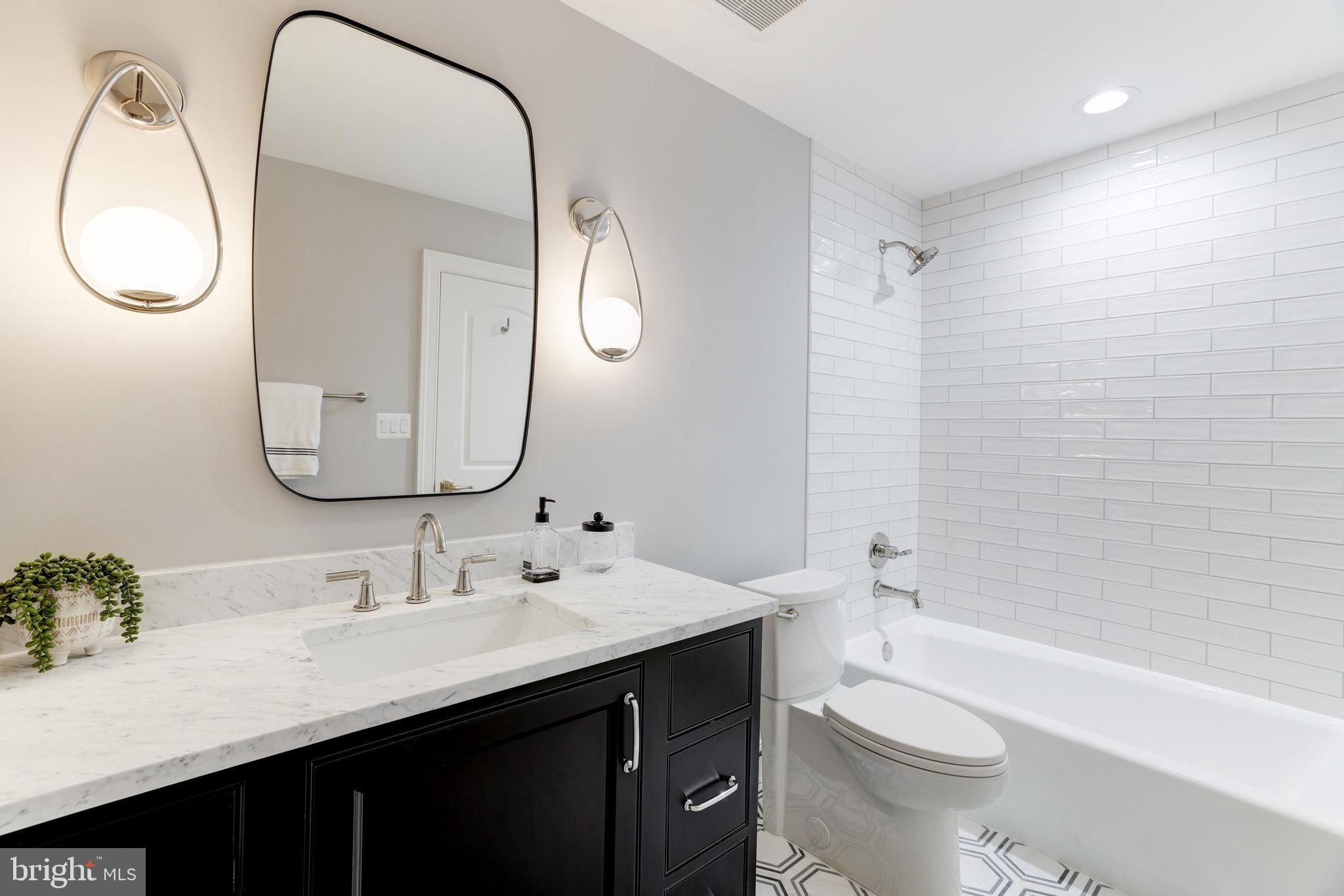 SALONA VILLAGE - Residential