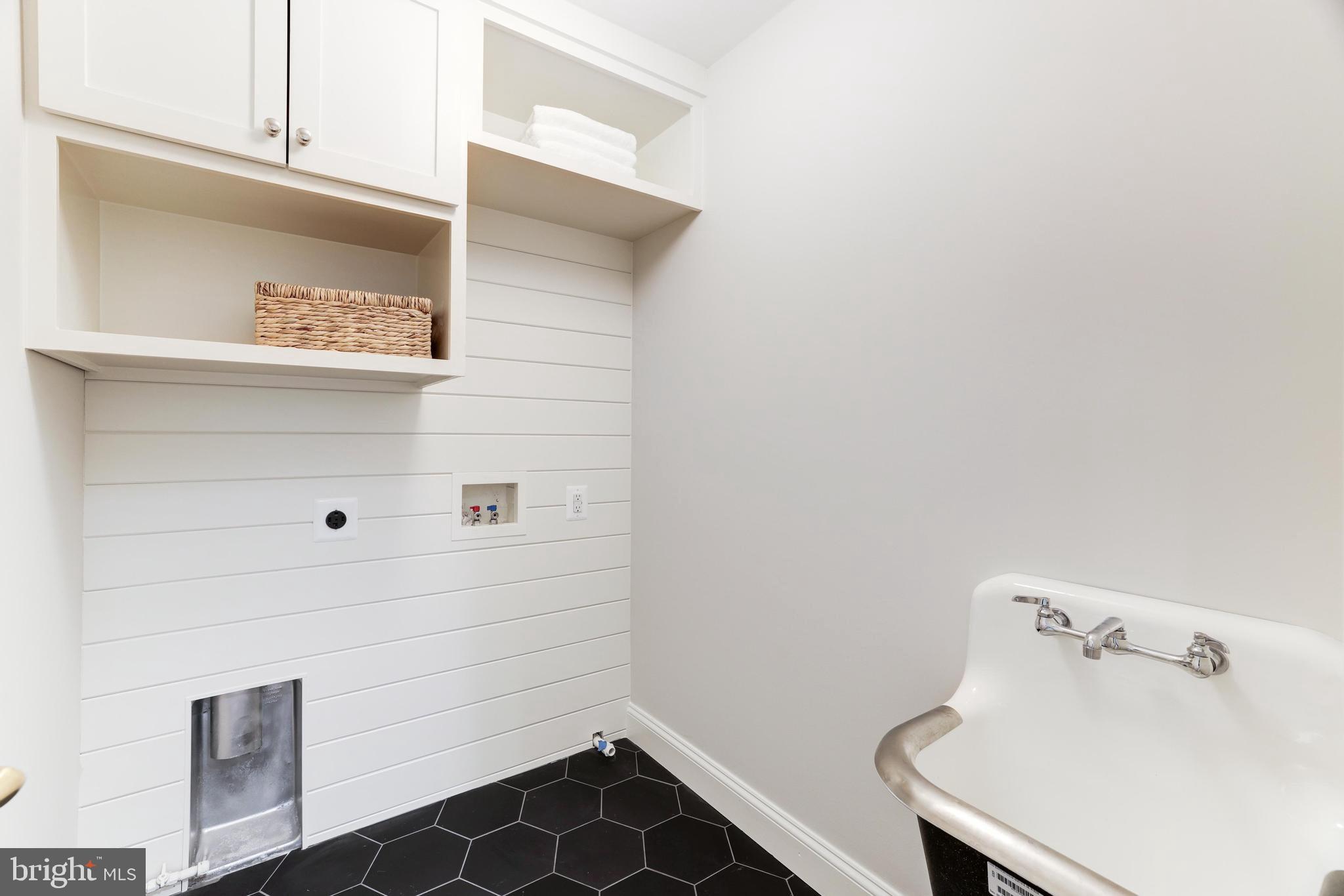 SALONA VILLAGE - Residential