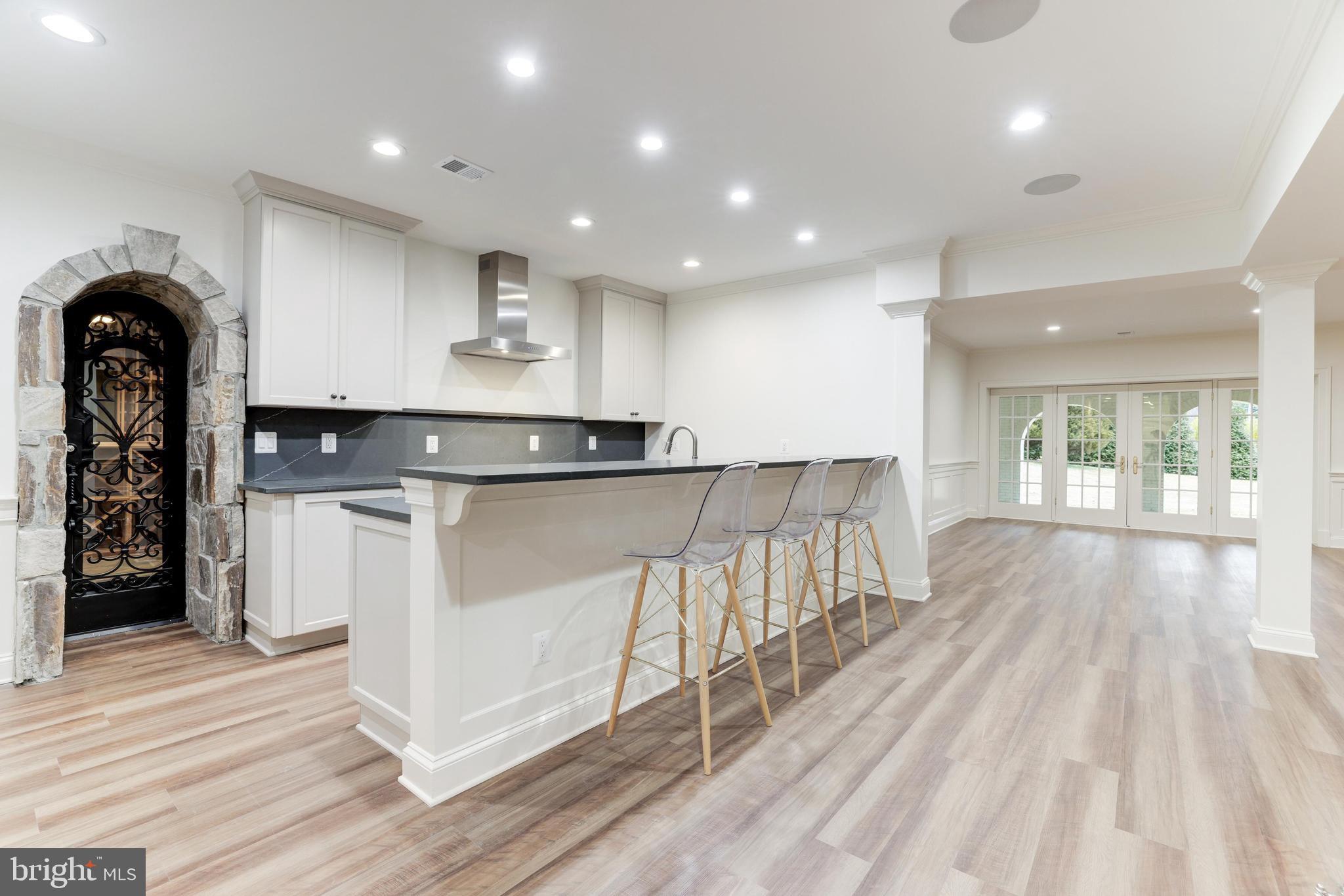 SALONA VILLAGE - Residential