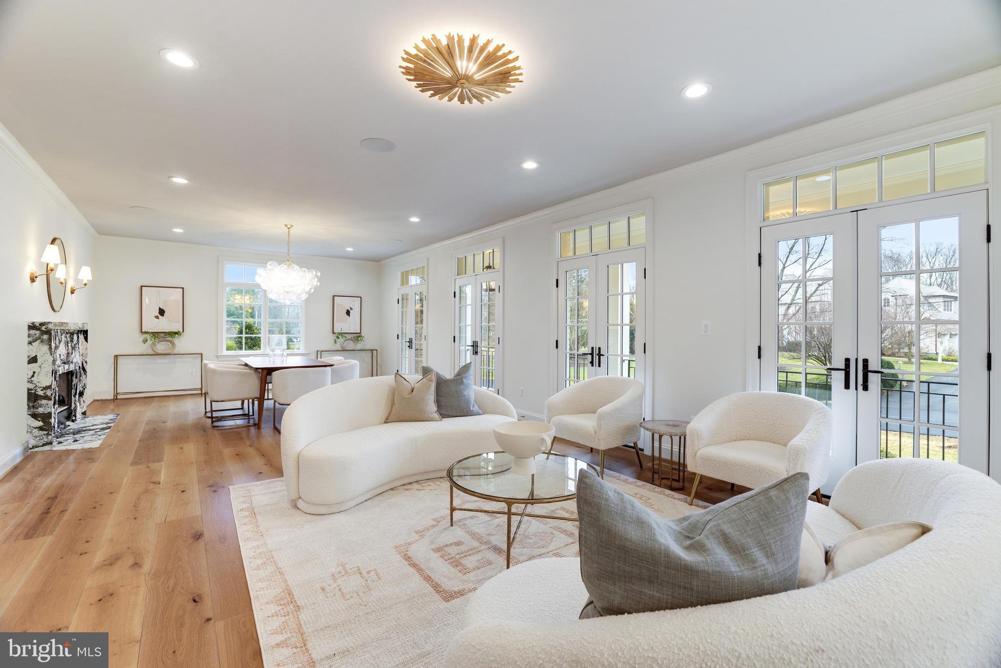 SALONA VILLAGE - Residential