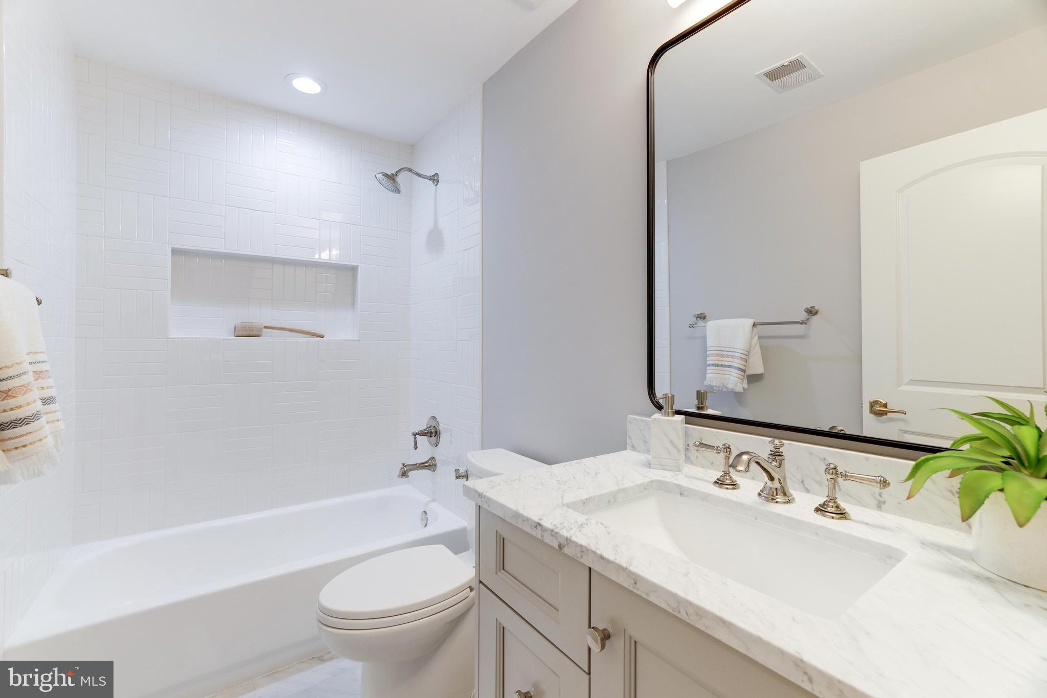 SALONA VILLAGE - Residential