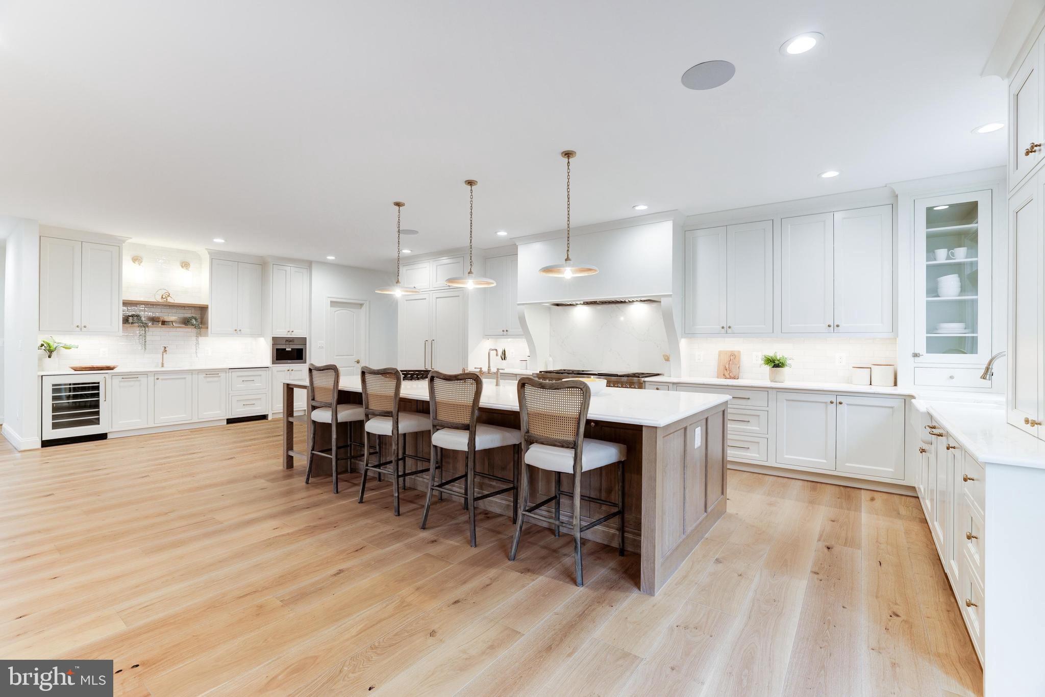 SALONA VILLAGE - Residential