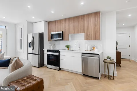 MLS: DCDC2260898