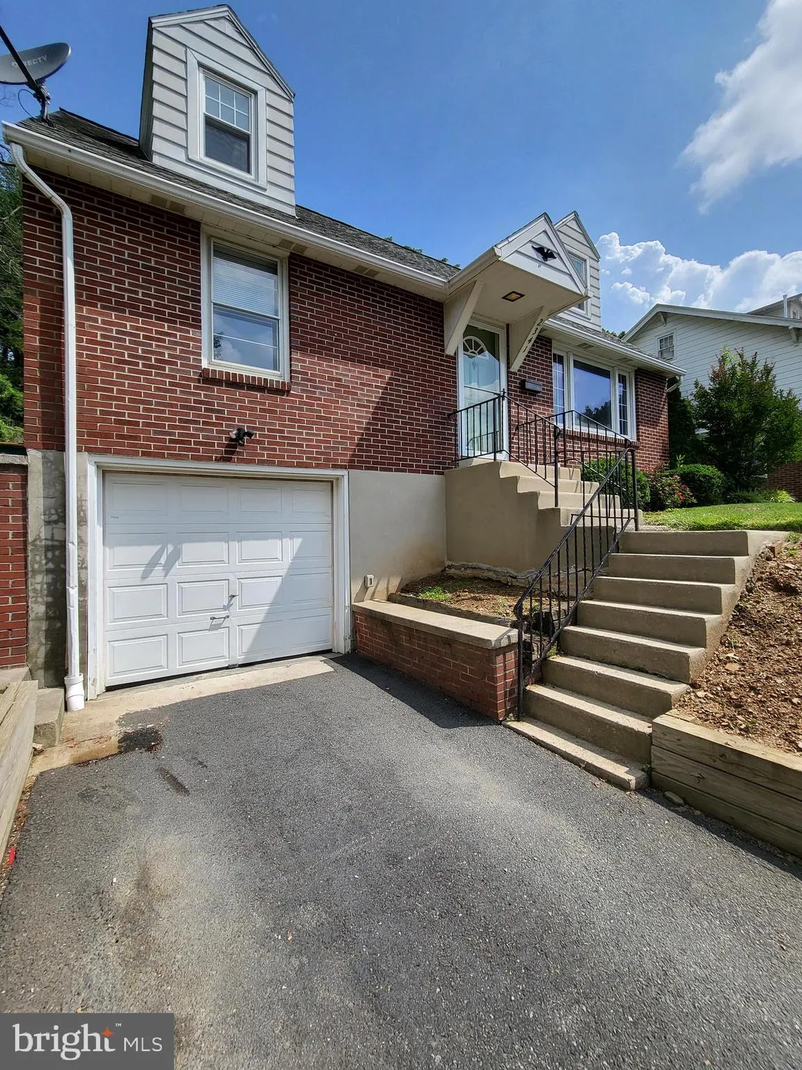 Reading, Pennsylvania 19609, United States, 3 Bedrooms Bedrooms, ,2 BathroomsBathrooms,Residential,Pending,72278