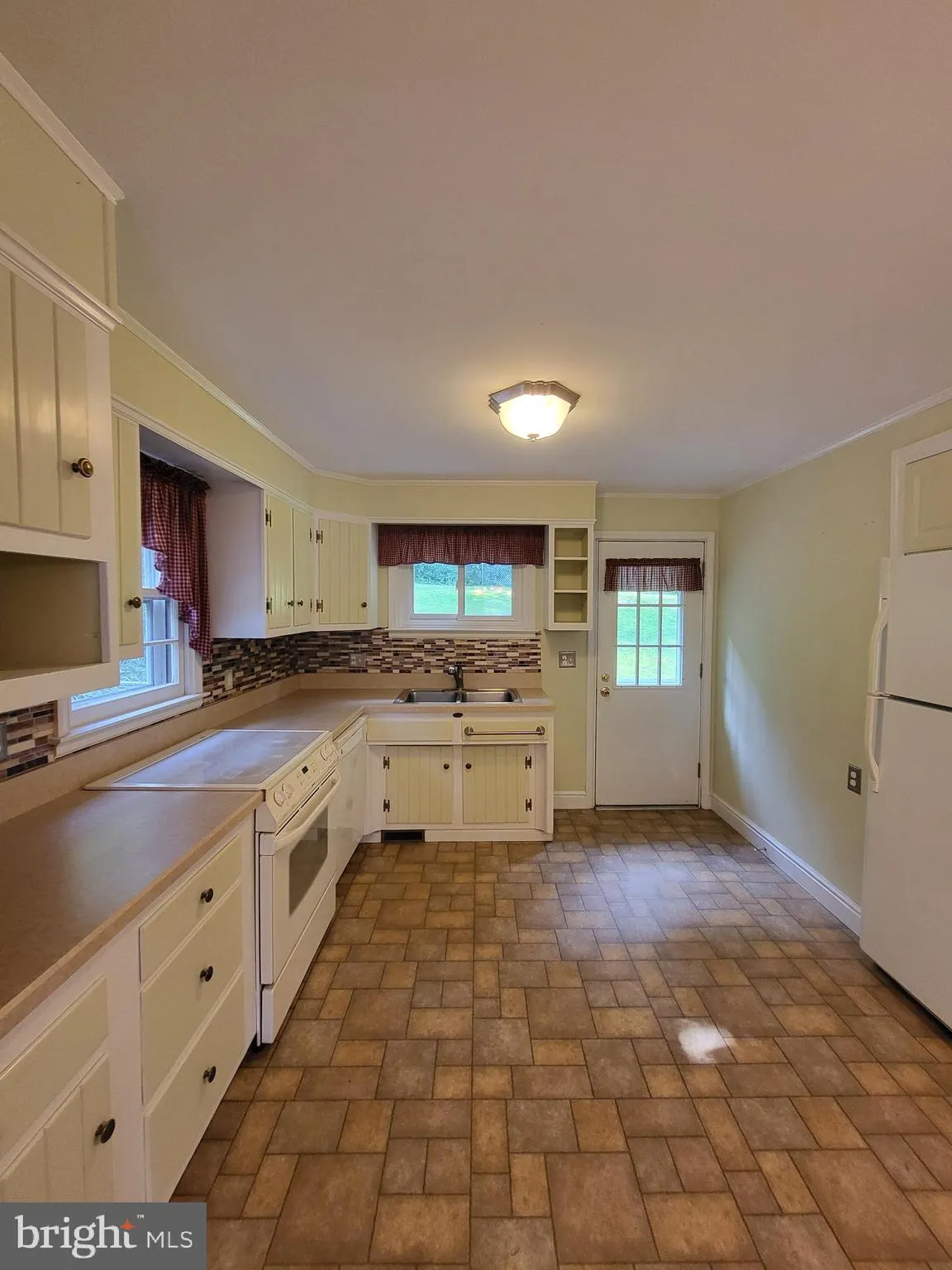 Reading, Pennsylvania 19609, United States, 3 Bedrooms Bedrooms, ,2 BathroomsBathrooms,Residential,Pending,72278