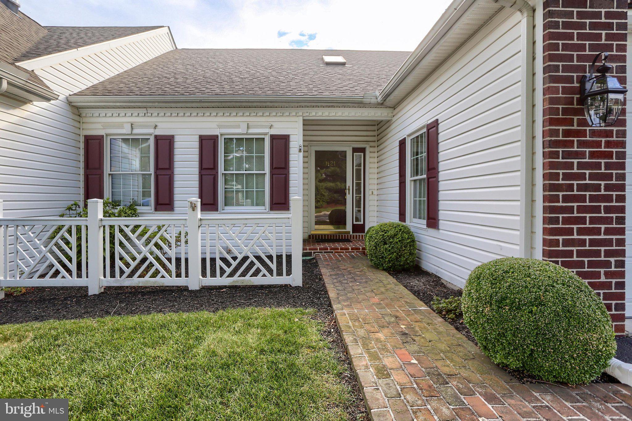 1121 COUNTRY CLUB ROAD