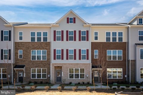 Homes For Sale - 10161 Queens Way<br/> MANASSAS, VA 20110