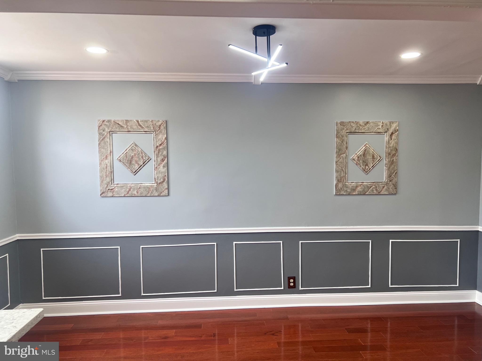 OXFORD CIRCLE - Residential