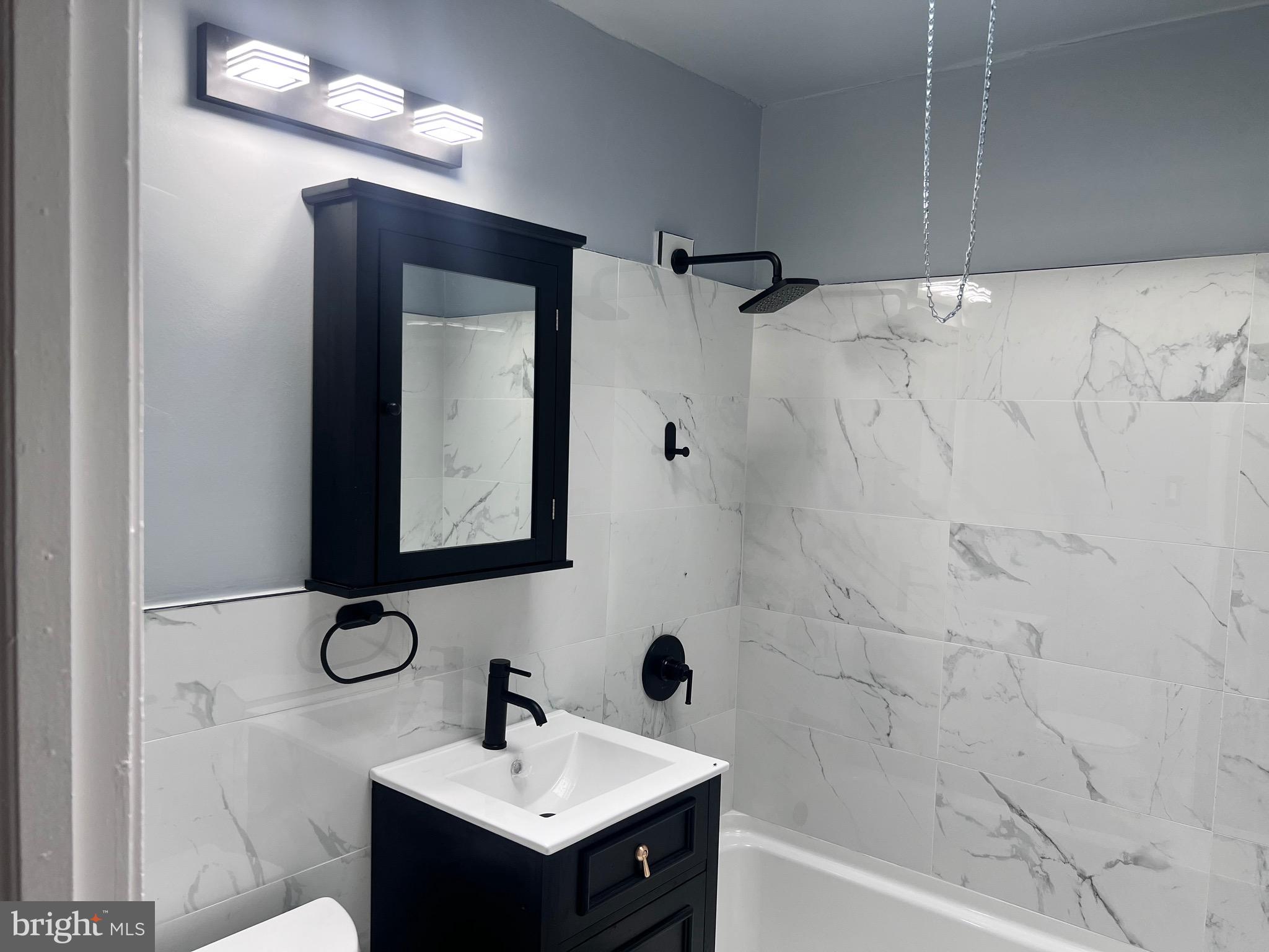 OXFORD CIRCLE - Residential