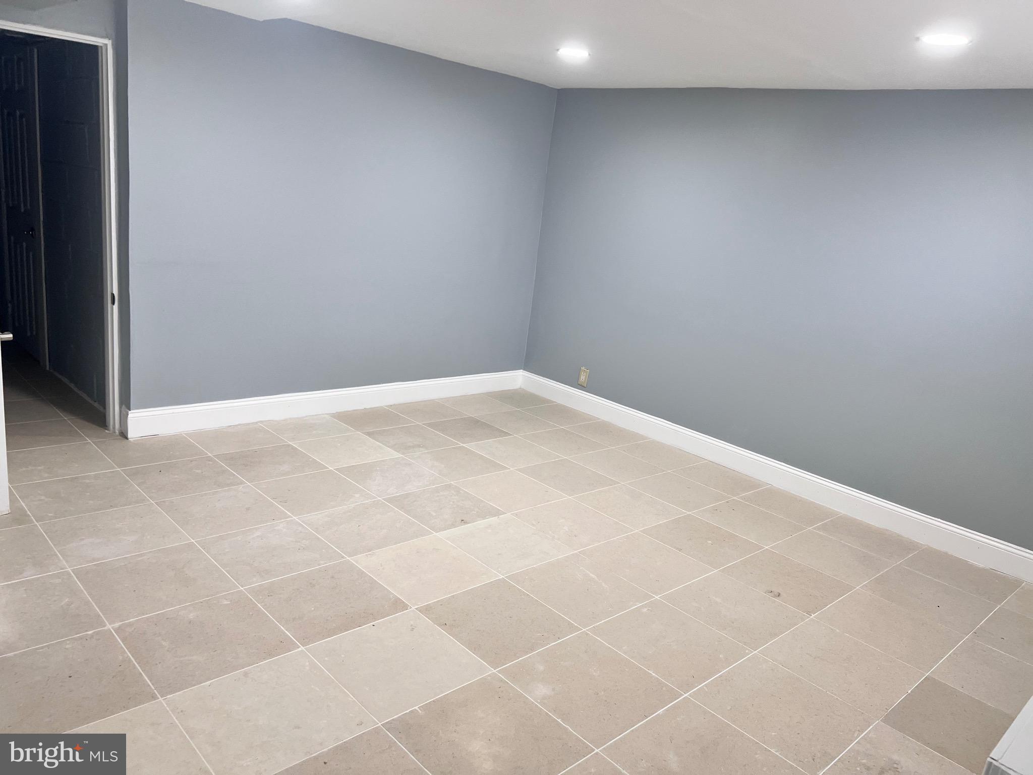 OXFORD CIRCLE - Residential