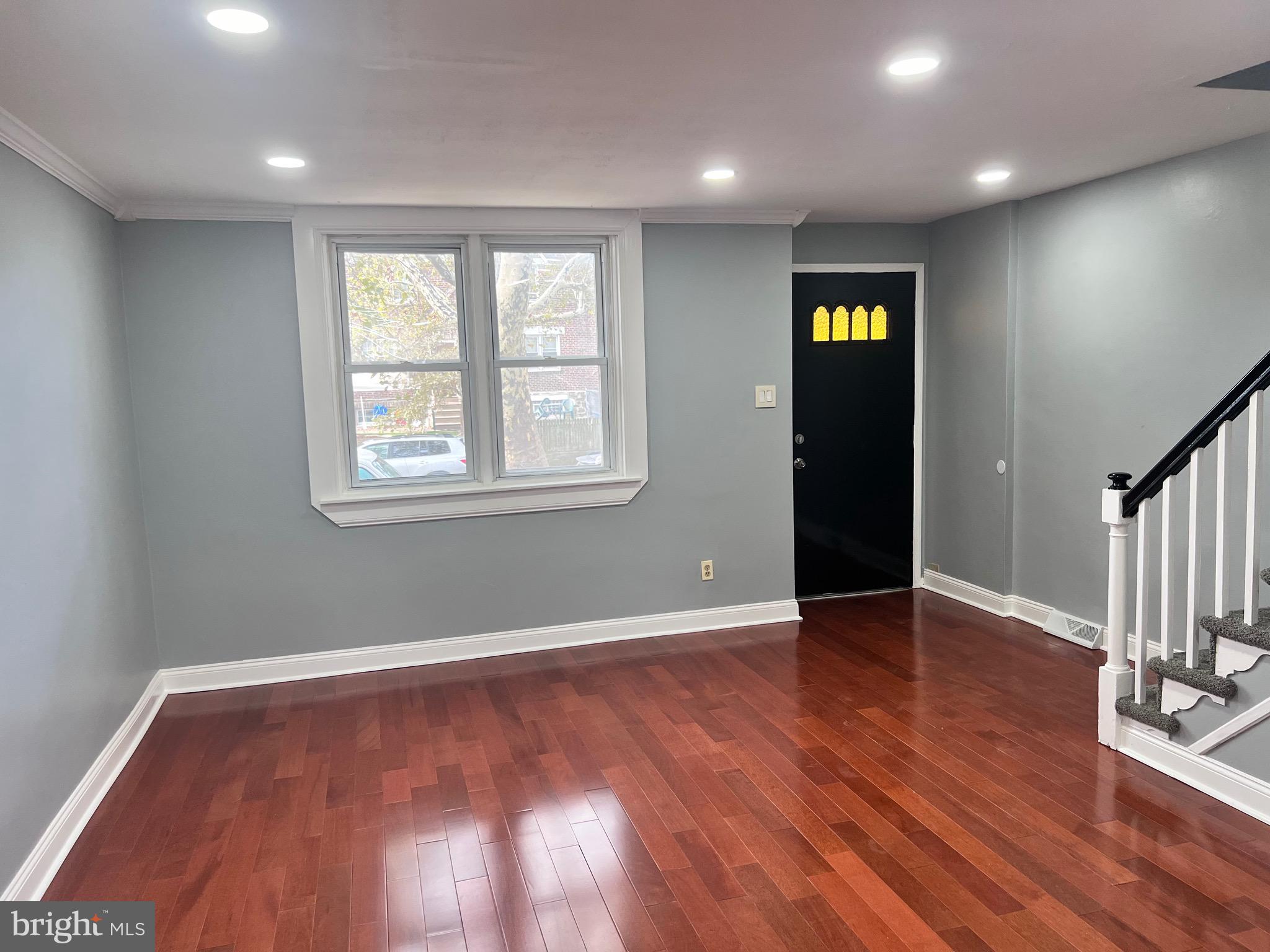 OXFORD CIRCLE - Residential