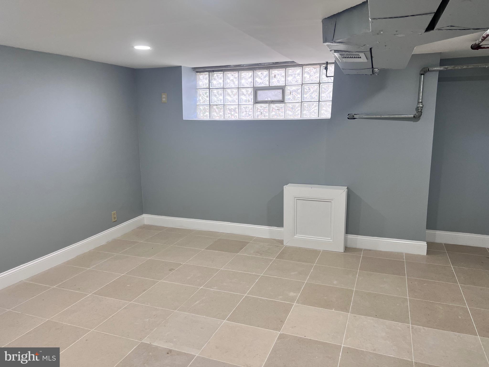 OXFORD CIRCLE - Residential