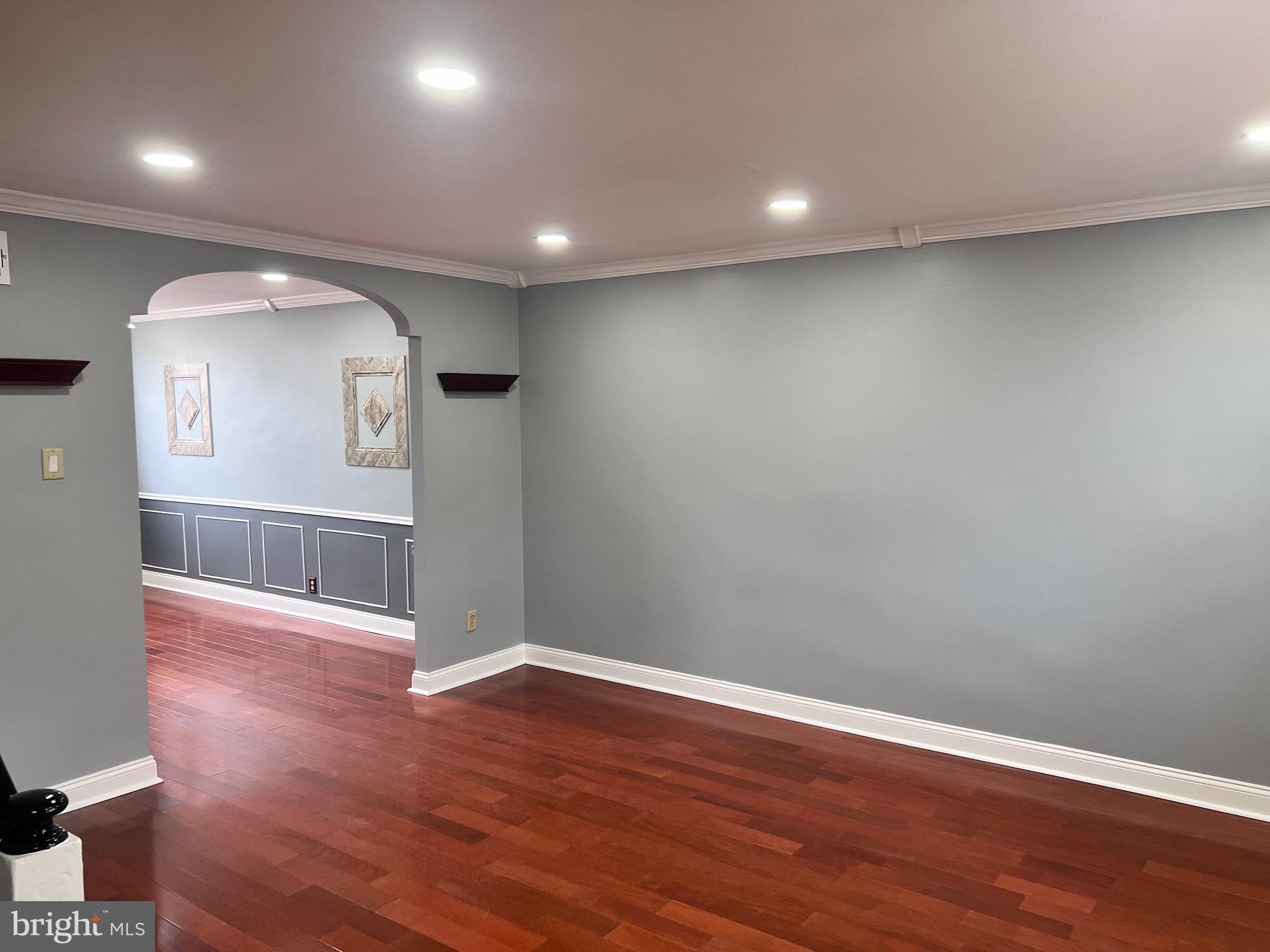 OXFORD CIRCLE - Residential