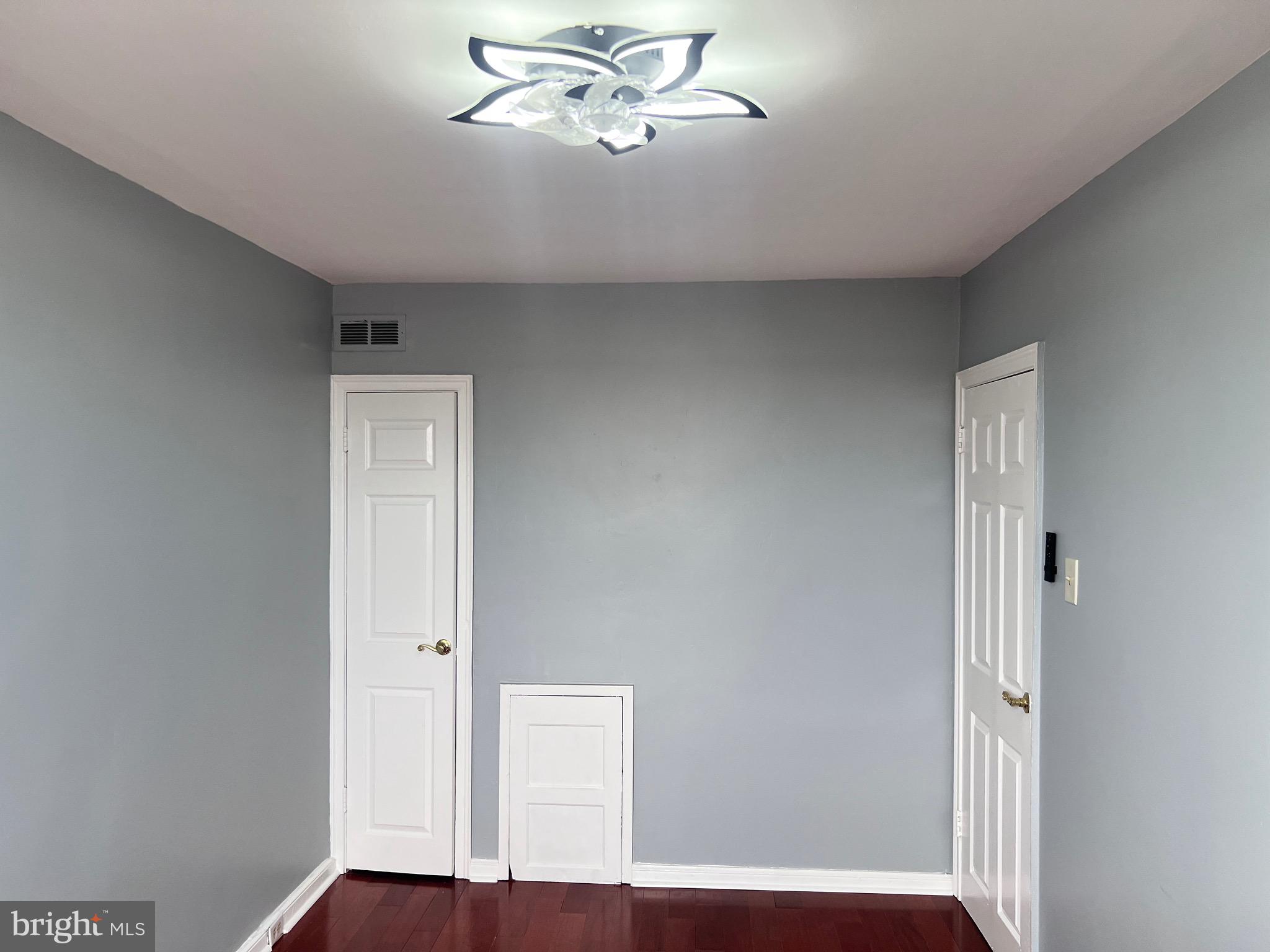 OXFORD CIRCLE - Residential