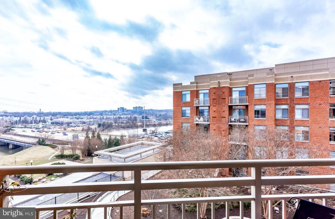 ECLIPSE ON CENTER PARK - Residential Lease