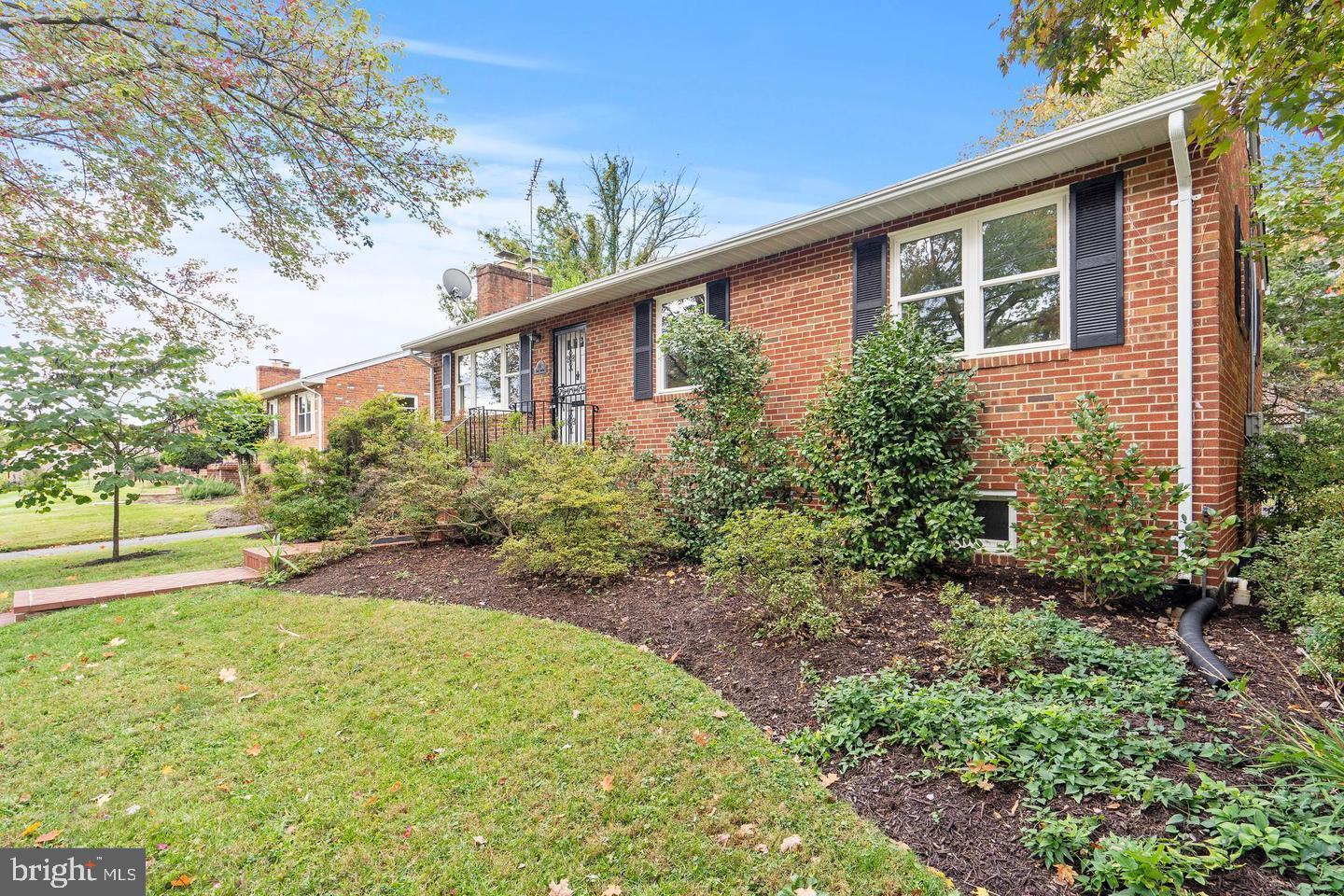 FALLS CHURCH CITY - Residential Lease