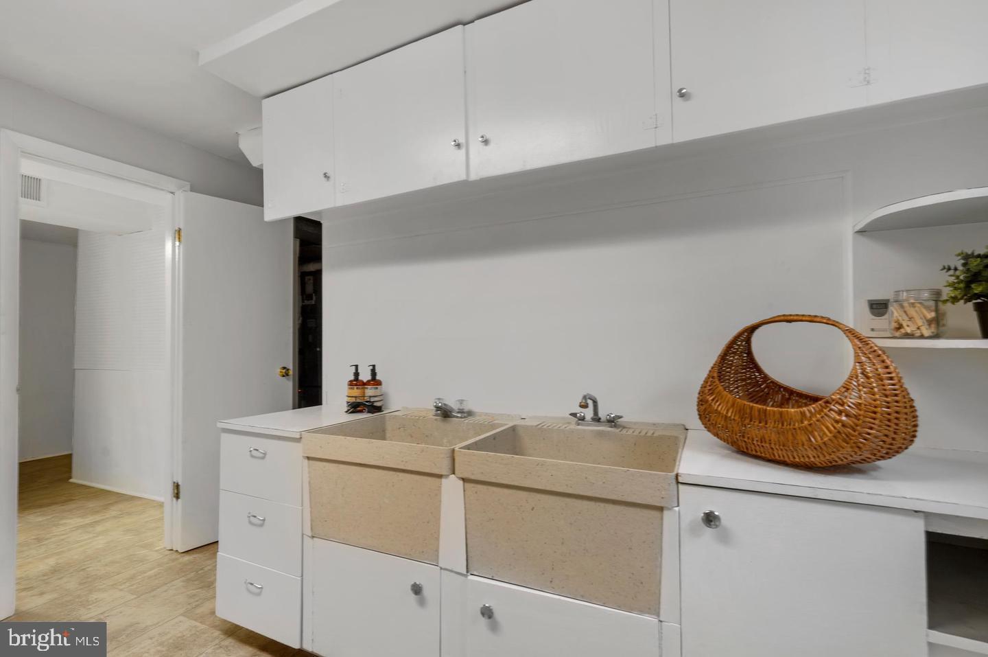 FALLS CHURCH CITY - Residential Lease