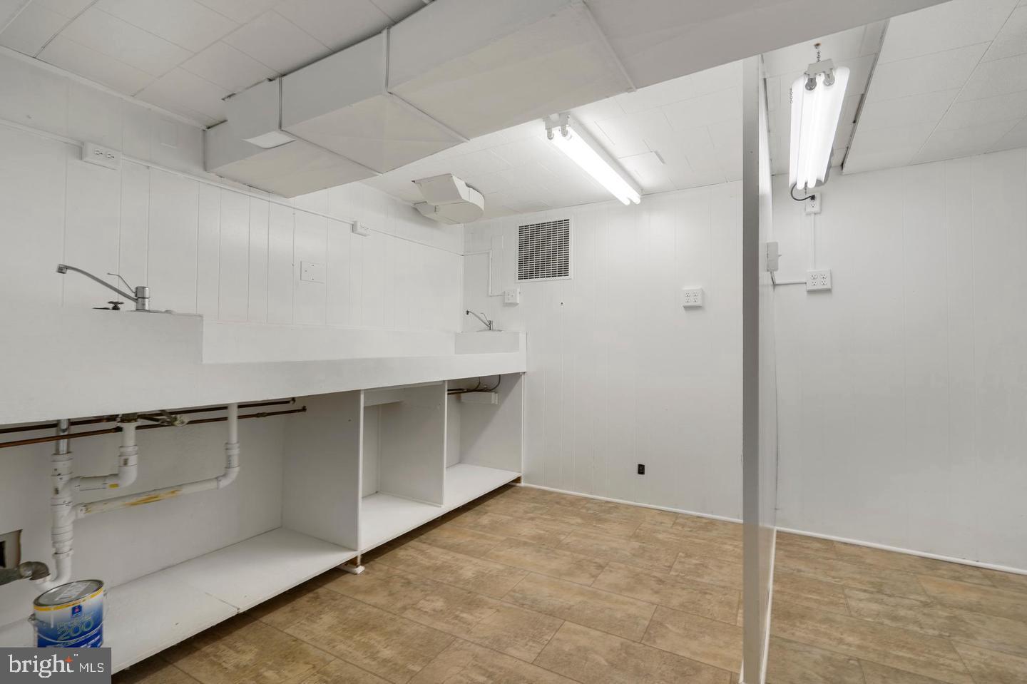 FALLS CHURCH CITY - Residential Lease