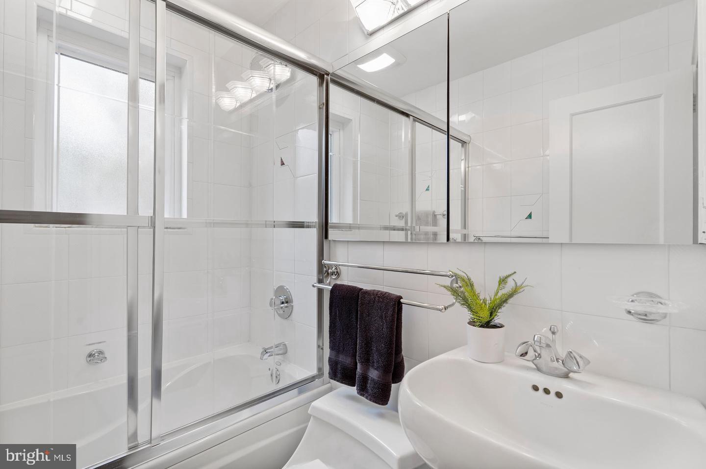 FALLS CHURCH CITY - Residential Lease