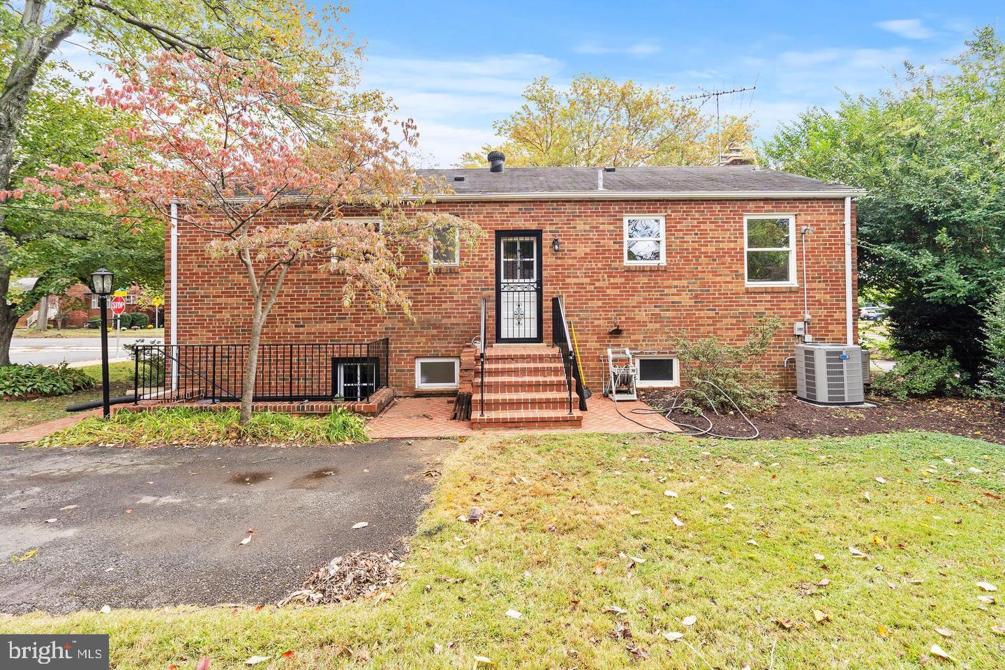 FALLS CHURCH CITY - Residential Lease