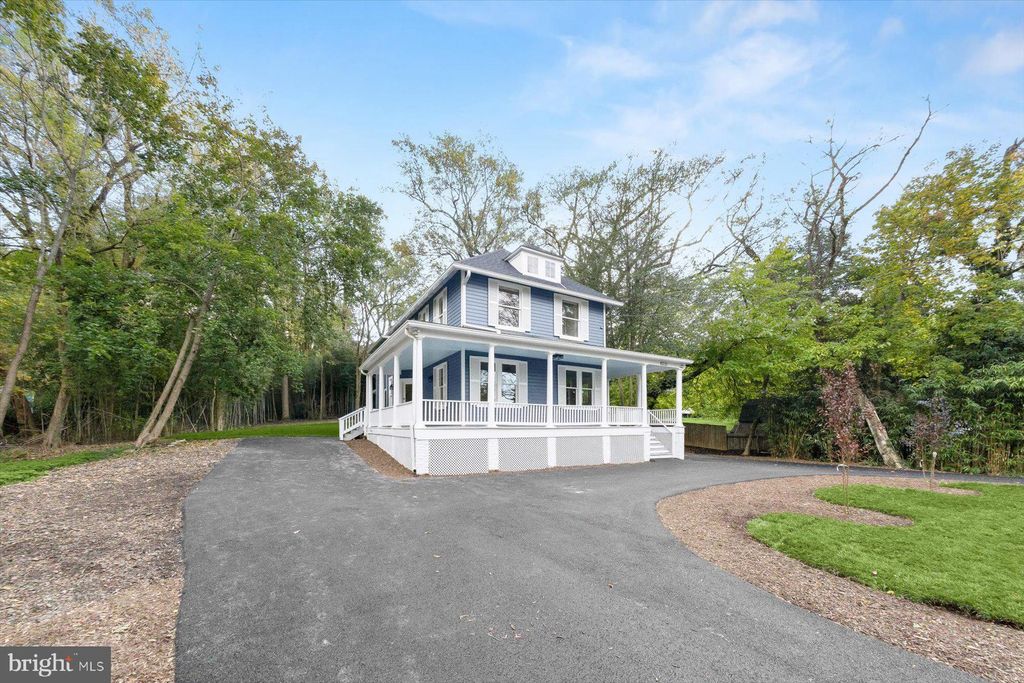 Photo of 10220 Capitol View Avenue, SILVER SPRING, MD 20910 (MLS # MDMC2204294)