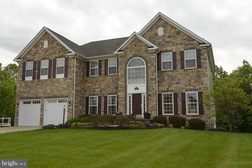 Honey Stop The Car and drop The Suitcases! Move-in Condition, Quality Stainless Steel Appliances Upgrades, Gourmet kitchen - Breakfast Room and 2-Story Family Room to Die For!!! Morning room with Unbelievable Private Views of Restricted and treed land!! Cul-De-Sac living at its finest!!!