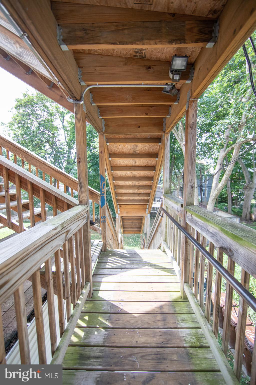 LYNNE - Residential Lease