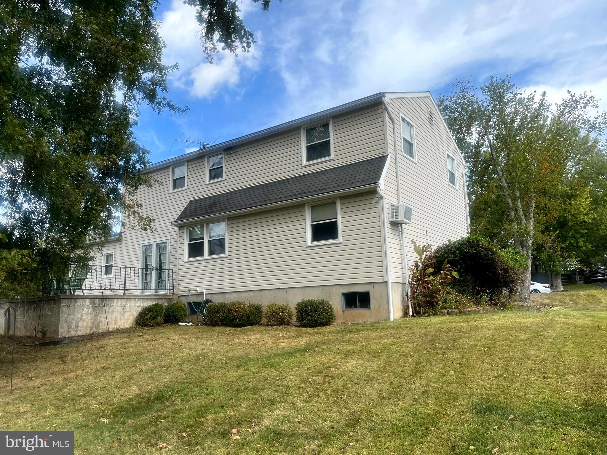 1366 STEPHEN WAY