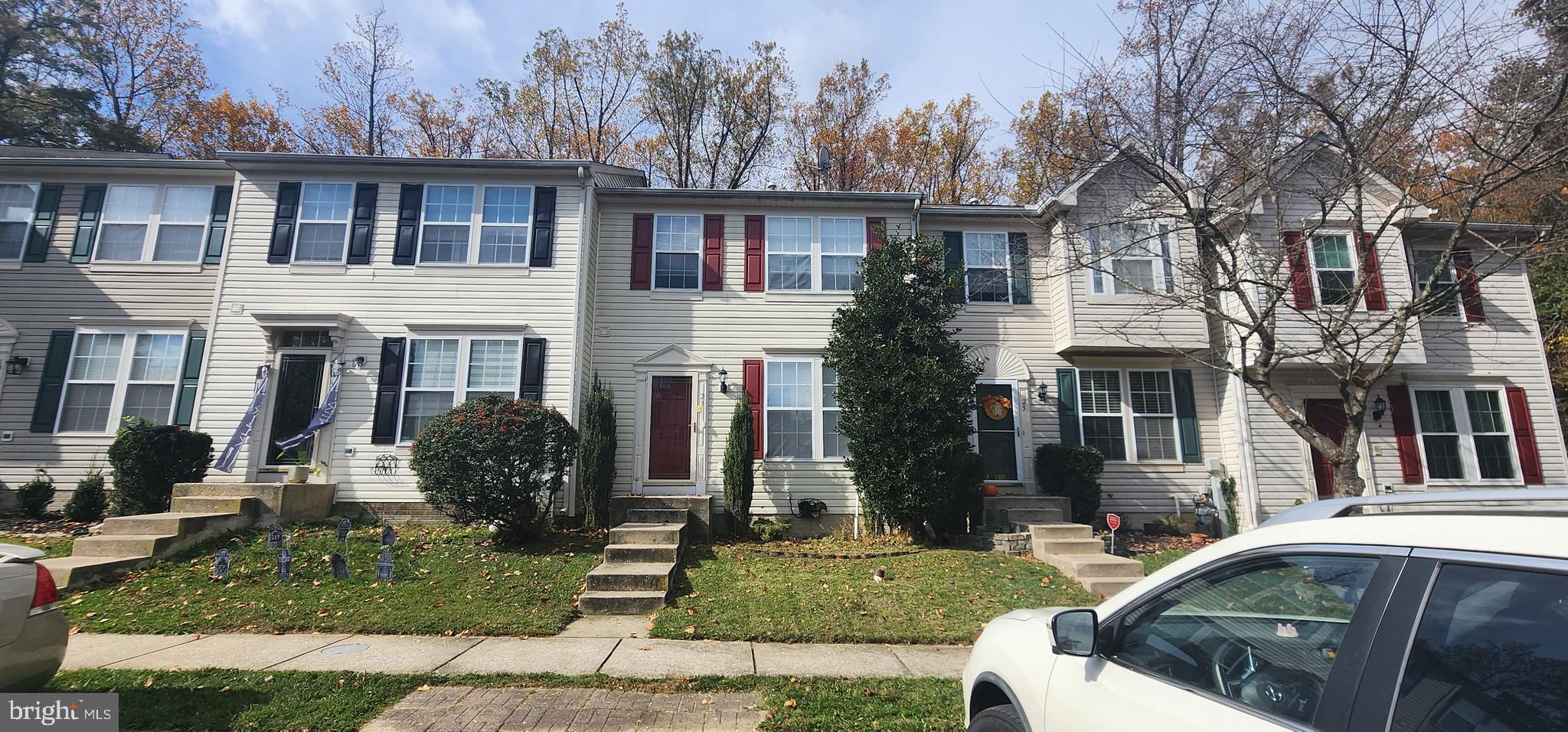 THE VILLAGES OF LYONSFIELD RUN - Residential Lease