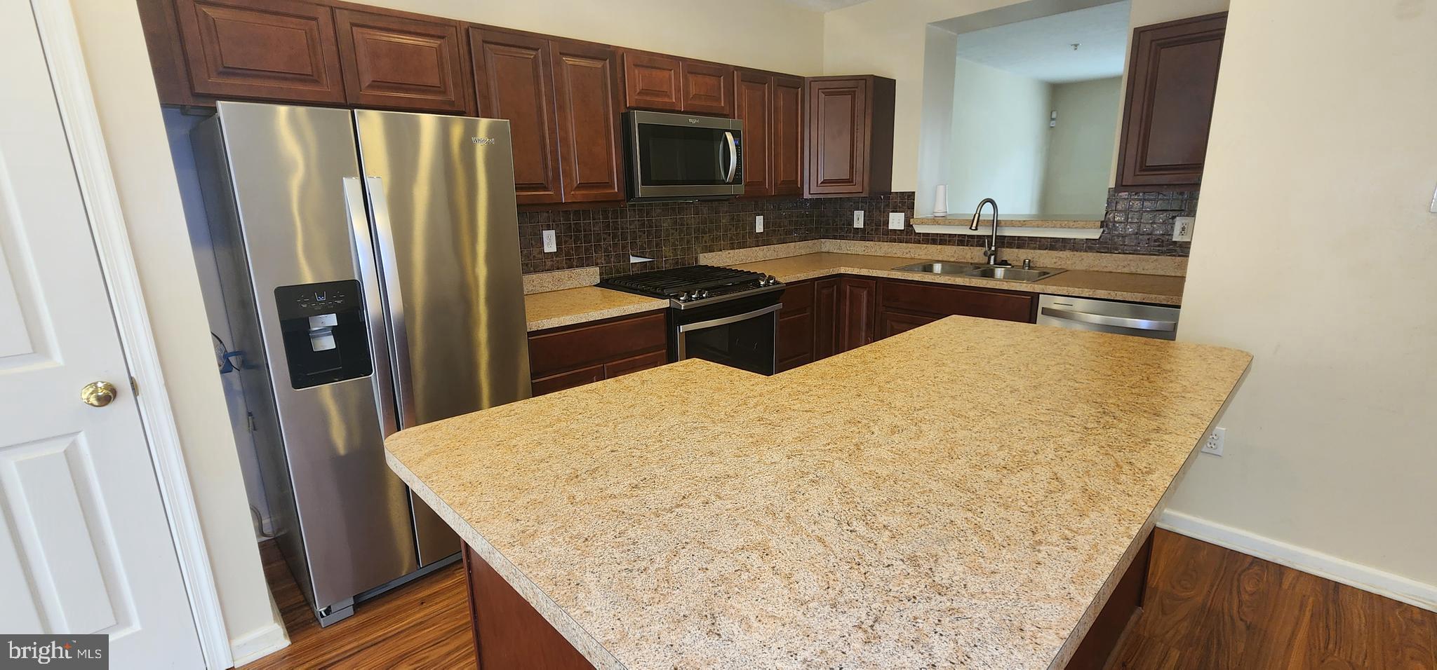 THE VILLAGES OF LYONSFIELD RUN - Residential Lease