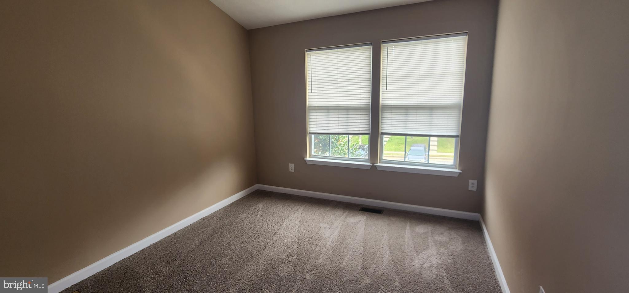 THE VILLAGES OF LYONSFIELD RUN - Residential Lease