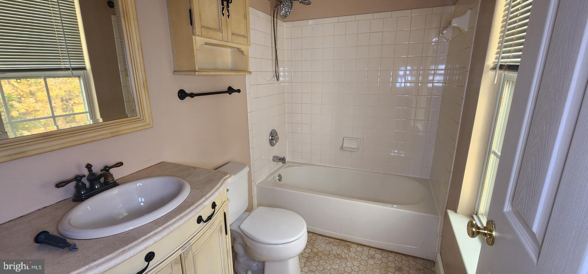 THE VILLAGES OF LYONSFIELD RUN - Residential Lease