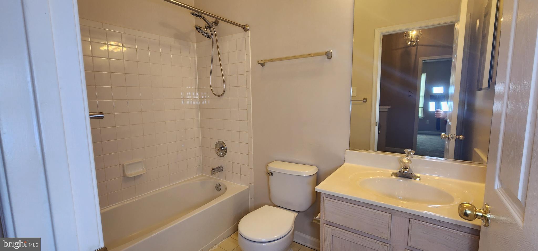 THE VILLAGES OF LYONSFIELD RUN - Residential Lease