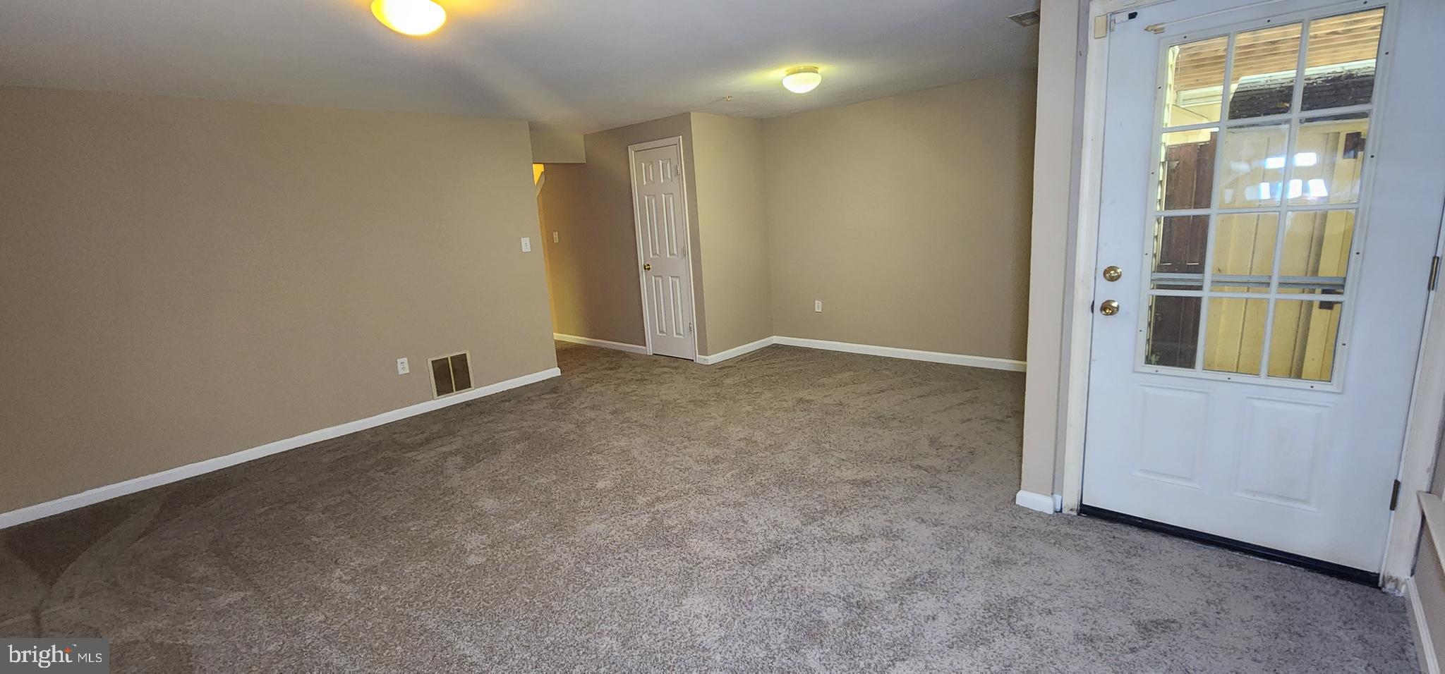 THE VILLAGES OF LYONSFIELD RUN - Residential Lease