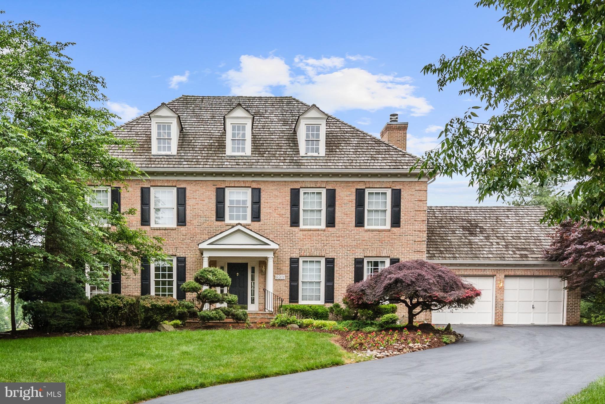 BRAND NEW LISTING! Welcome to this light filled Mitchell and Best residence with gracious marble entry foyer opening to a spacious living room with fireplace and library. This artful floorplan flows seamlessly throughout, providing a formal dining room, gourmet kitchen with breakfast room, family room with fireplace and sunroom all with expansive golf course views.