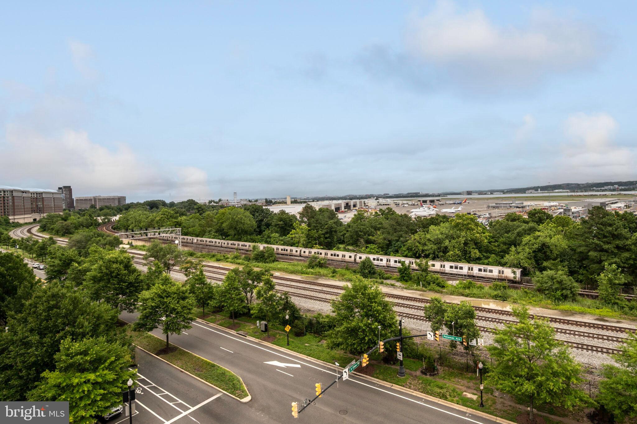 ECLIPSE ON CENTER PARK - Residential