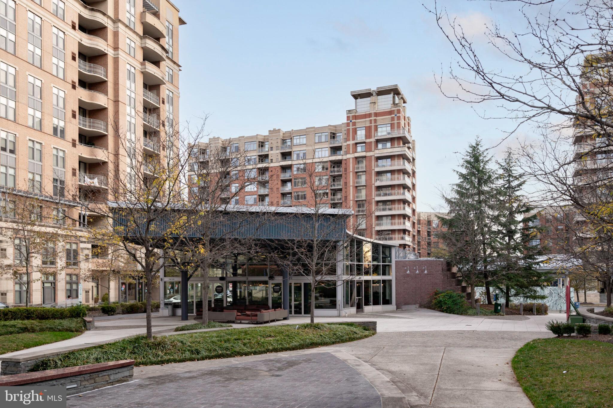 ECLIPSE ON CENTER PARK - Residential